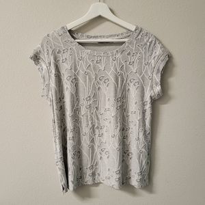 Gray shirt with design
